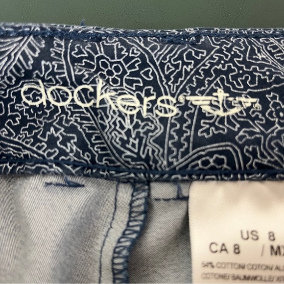 Dockers Pants Women’s 8 Blue Paisley Style Design Flat Front Capri Pants (799) - Picture 9 of 11